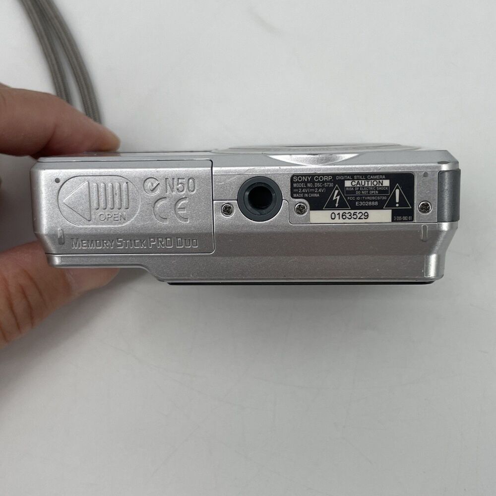 Sony Cyber-shot DSC-S730 Digital Camera 7.2MP Silver Manual Case USB Cable WORKS - Picture 7 of 12